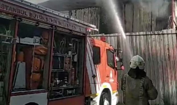 Başakşehir’de konteyner yangını!