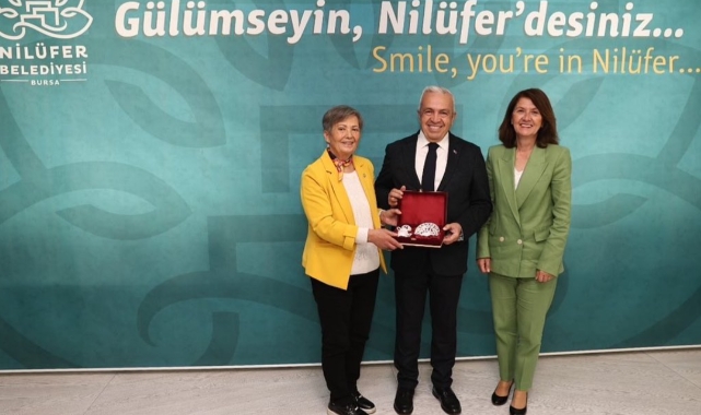 Başkan Özdemir'e CHP Kadın Kolları'ndan ziyaret