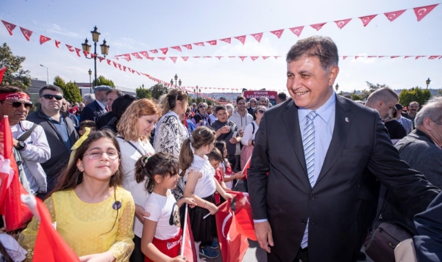 Başkan Tugay Samsun'da kortej yürüyüşü ve törene katıldı