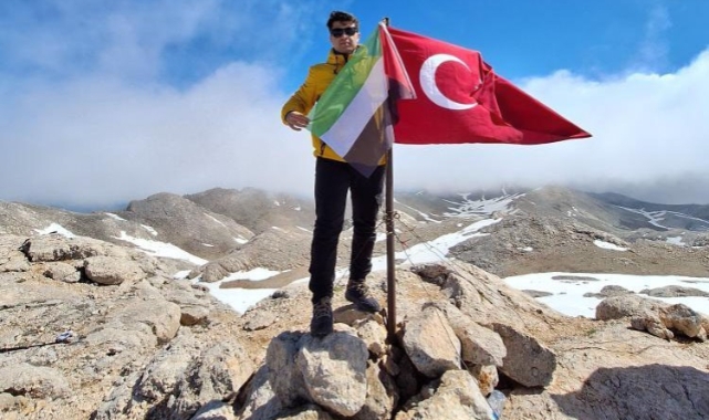 Berit Dağı zirvesinde Türk ve Filistin bayrakları dalgalandı