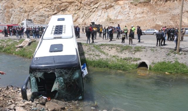 Bitlis'te feci kaza! Otobüs dereye uçtu