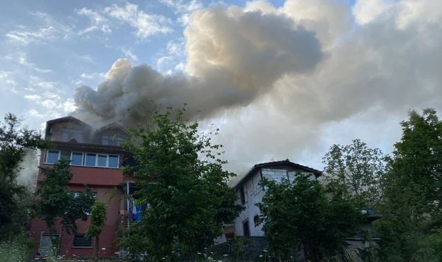 Boşanma aşamasındaki kocasının evini yakıp izledi