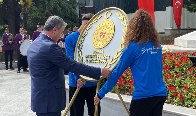Bursa'da 19 Mayıs kutlamaları çelenk sunma töreniyle başladı
