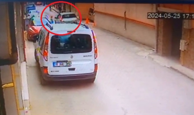 Bursa'da aniden yola fırlayan çocuğa otomobil çarptı!