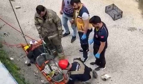 Bursa'da dereye düşen kişiyi itfaiye kurtardı