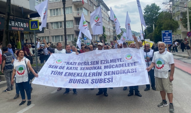 Bursa'da emekliler 'Açlığa ve Sefalete Hayır' sloganıyla meydanlarda!
