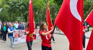 Bursa'da 'Gençlik Yürüyüşü' yoğun ilgi gördü