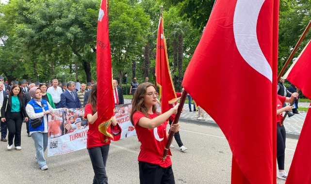 Bursa'da 'Gençlik Yürüyüşü' yoğun ilgi gördü
