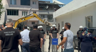 Bursa'da kaçak yapı 4 kez yıkıldı! 5'incide çatıya çıktı