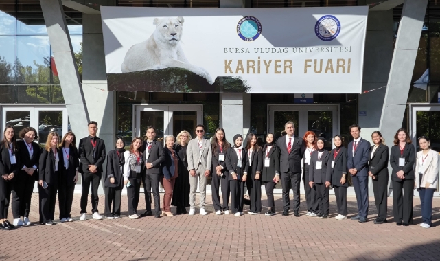 Bursa'da Kariyer Fuarı binlerce öğrenciyi buluşturdu