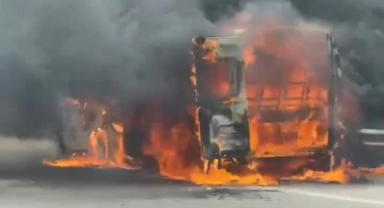 Bursa'da minibüs seyir halindeyken yandı