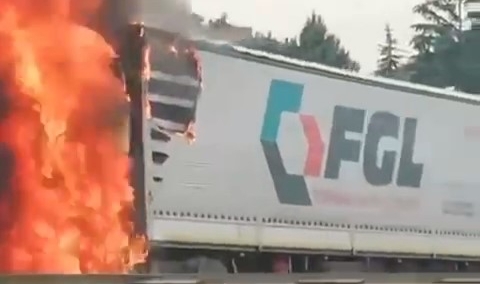 Bursa'da TIR alev alev yandı!