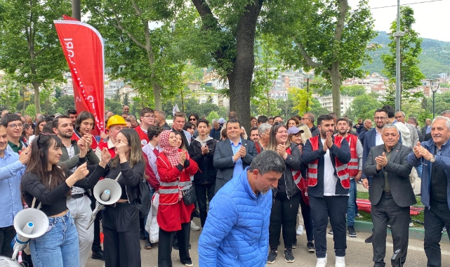 Bursa'da yüz binlerce işçi ve emekçi 1 Mayıs'ı kutladı