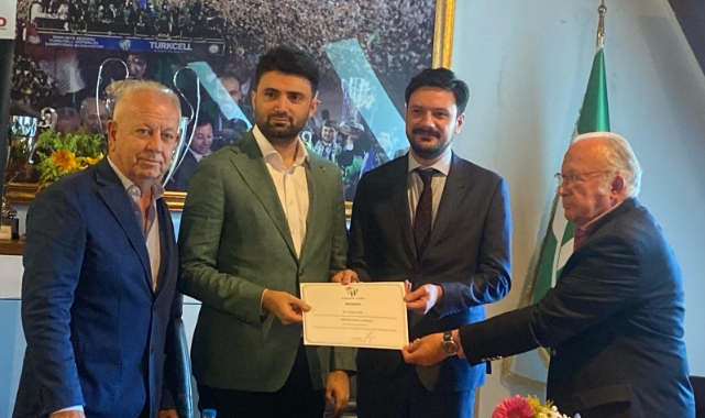 Bursaspor'un yeni başkanı Enes Çelik mazbatasını aldı!