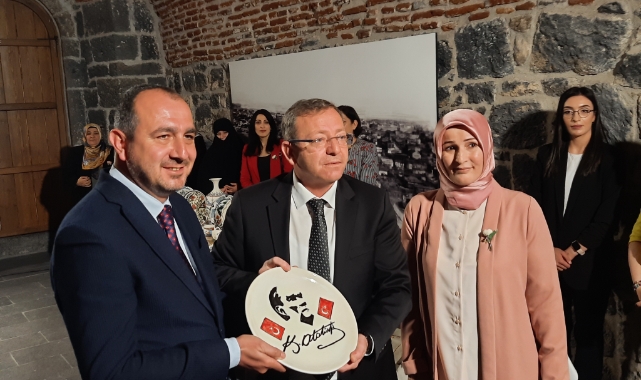 Çini sergisi göz kamaştırdı
