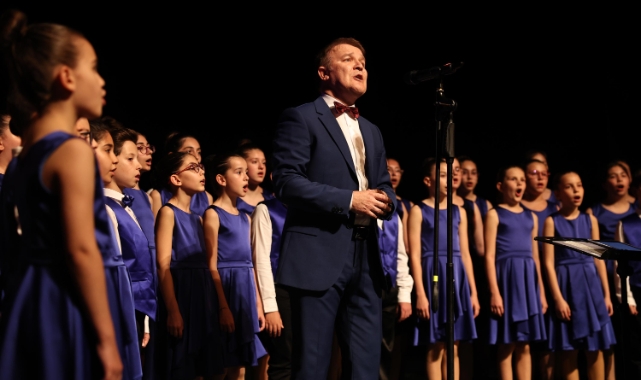 Çocuk ve gençlik korosundan muhteşem performans
