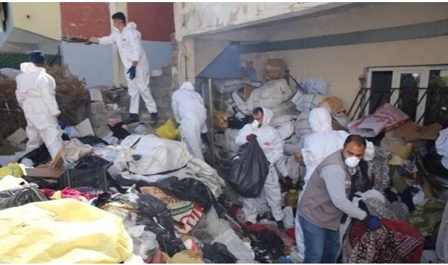 Çöp ev vakası! 20 ton çöp çıktı