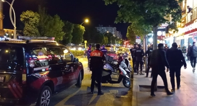 Derbi kavgasını ayırmak isterken bıçaklandılar