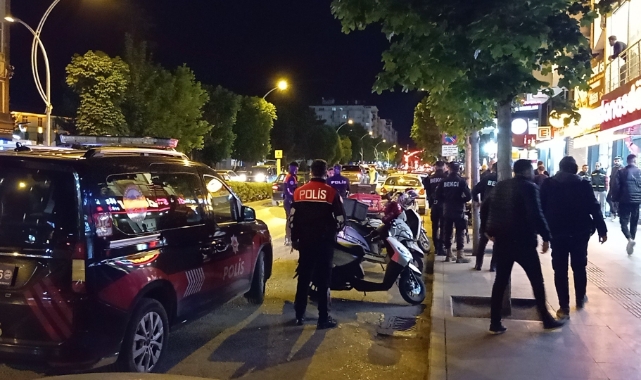Derbi kavgasını ayırmak isterken bıçaklandılar