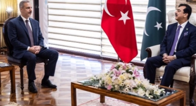 Dışişleri Bakanı Fidan Pakistan Senato Başkanı Gilani ile görüştü