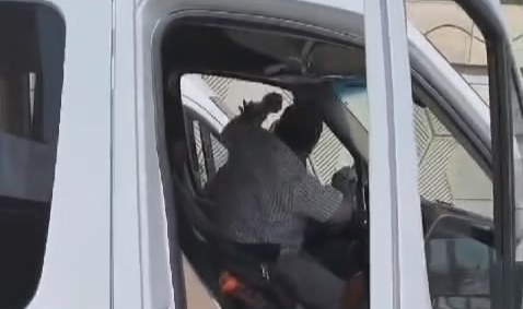 Dolmuş şoförleri birbirlerine girdi!