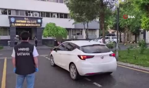 Durdurulan otomobilden 2 çuval esrar çıktı