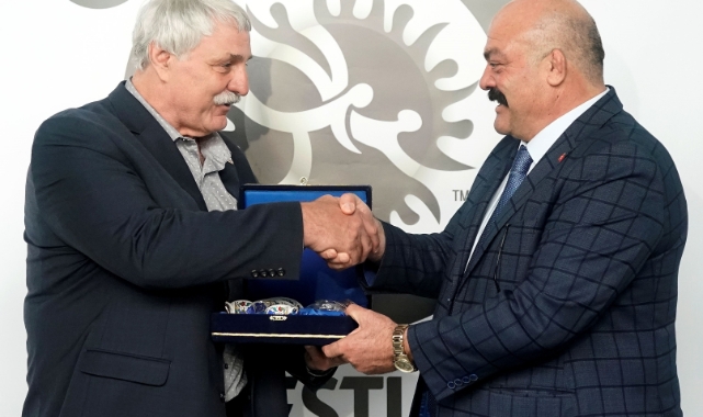 Efsane güreşçiler 30 yıl sonra İstanbul'da buluştu
