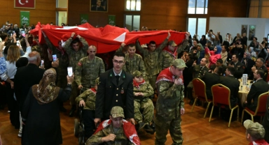 Engelli gençlerin 'asker' eğlencesi