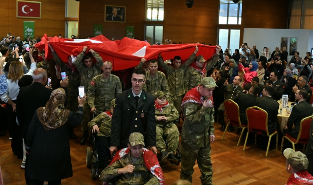 Engelli gençlerin 'asker' eğlencesi