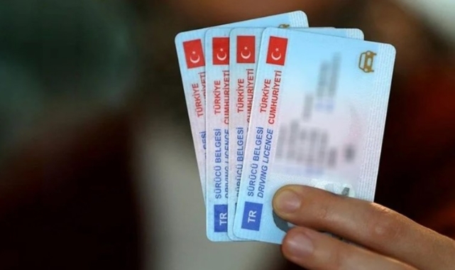 Eski tip ehliyetler için süre doluyor