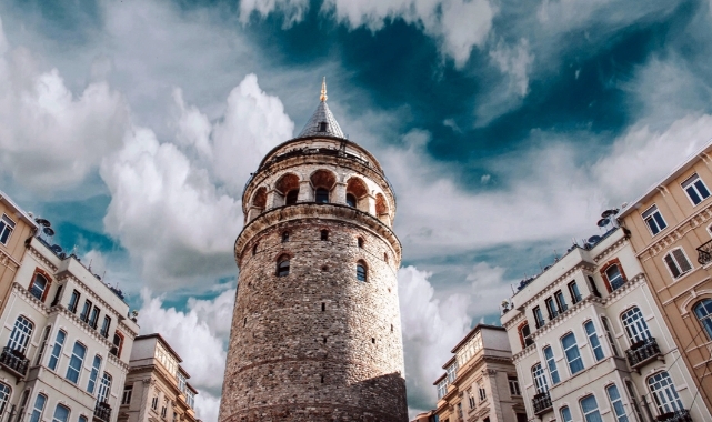 Galata Kulesi yeniden ziyaretçileri ağırlıyor