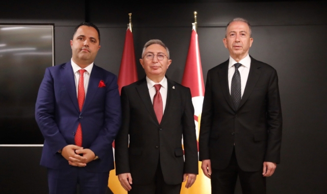 Galatasaray'da başkan adayları renk seçimi yapıldı