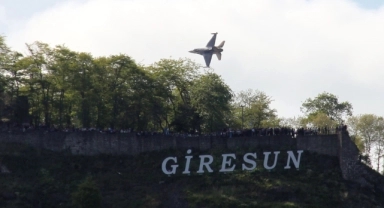 Giresun’da nefes kesen SOLOTÜRK gösterisi