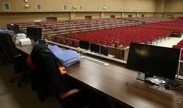 Göçmen kaçakçılarının davasında 2 kişiye hapis cezası