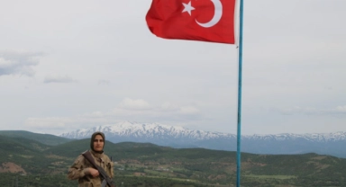 Gündüz evde anne akşam vatan nöbetinde