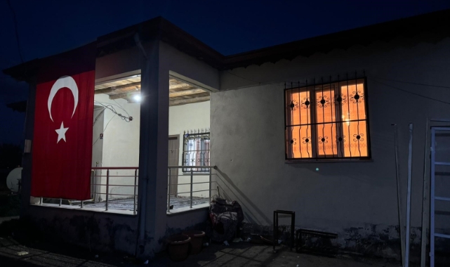 Iğdırlı şehidin baba evine Türk bayrağı asıldı