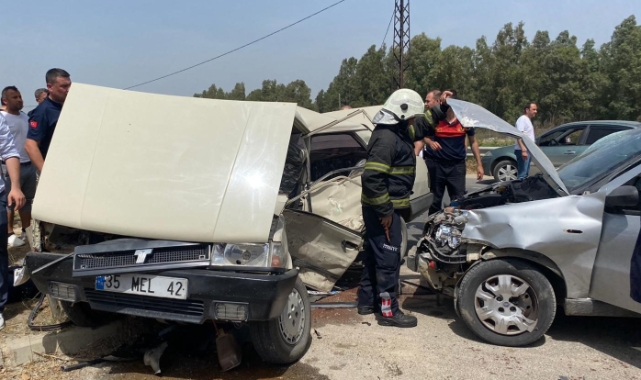 İki araç çarpıştı, ortalık savaş alanına döndü