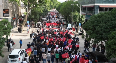 İnegöllü gençler 19 Mayıs coşkusunu sokaklara taşıdı