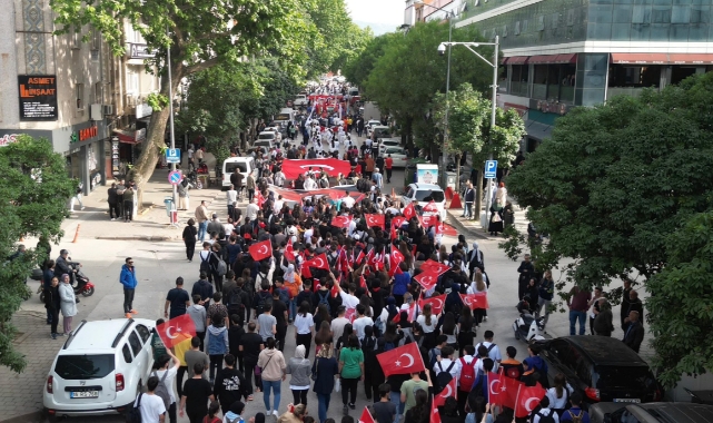 İnegöllü gençler 19 Mayıs coşkusunu sokaklara taşıdı