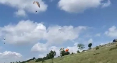 İpleri dolanan yamaç paraşütleri yere çakıldı
