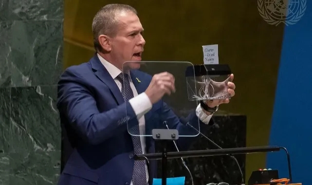 İsrailli diplomat BM'nin kuruluş anlaşması metnini parçaladı