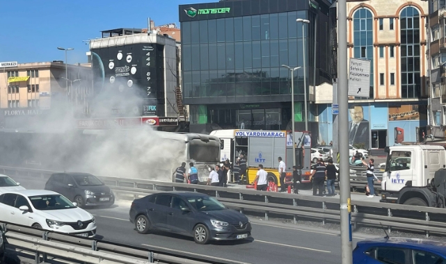 İstanbul'da metrobüs yangını