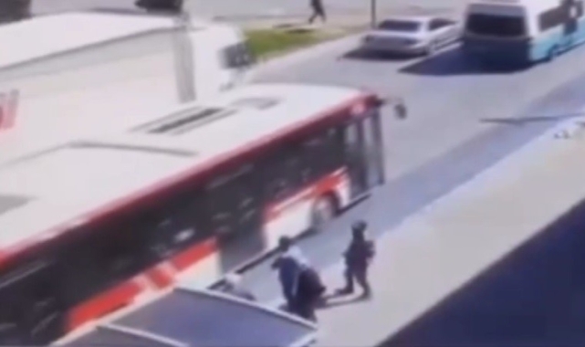 İzmir'de feci kaza: Yaşlı kadın TIR'ın altında kalarak can verdi