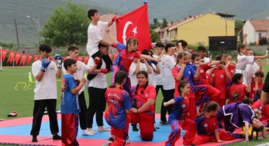 İznik'te 19 Mayıs coşkusu stada sığmadı