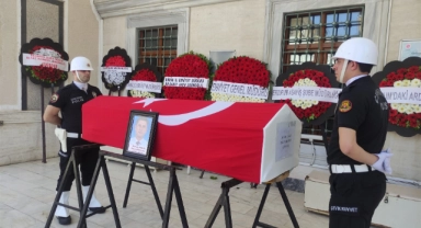 Kalbine yenilen polis memuru Savaş Aydın'ın cenazesi Bursa'da defnedildi