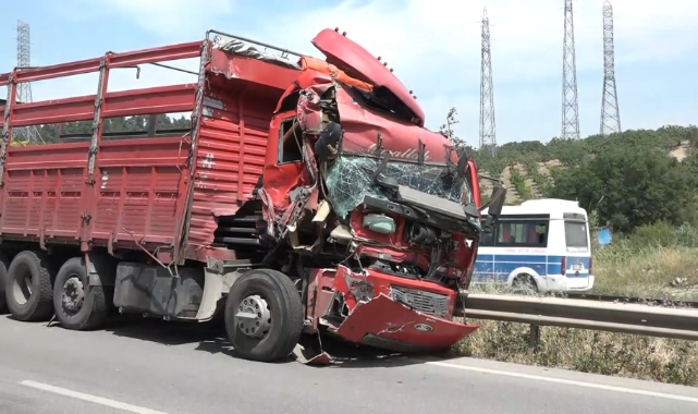Kamyon ile TIR çarpıştı!