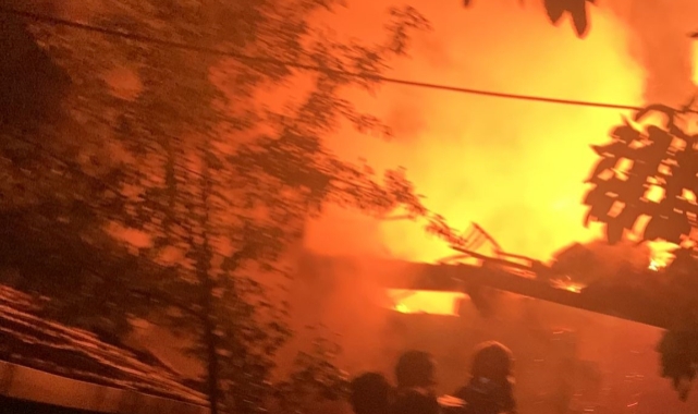 Karabük'te iki katlı ev alevlere teslim oldu