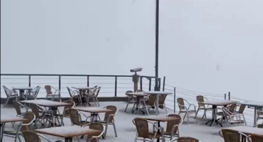 Kemer’in yüksek kesimlerine kar yağdı