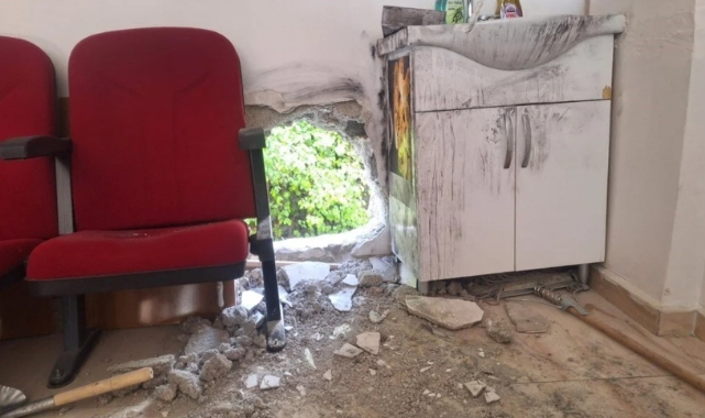 Kuyumcunun duvarını delip vurgun yaptılar