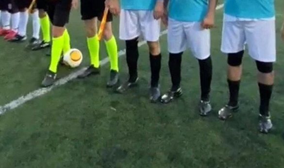 Maça lastik ayakkabıyla çıktılar